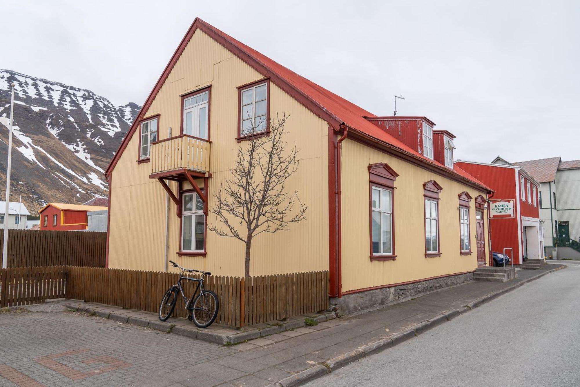 Guesthouse Ísafjördur - Gamla Ísafjörður Exteriör bild