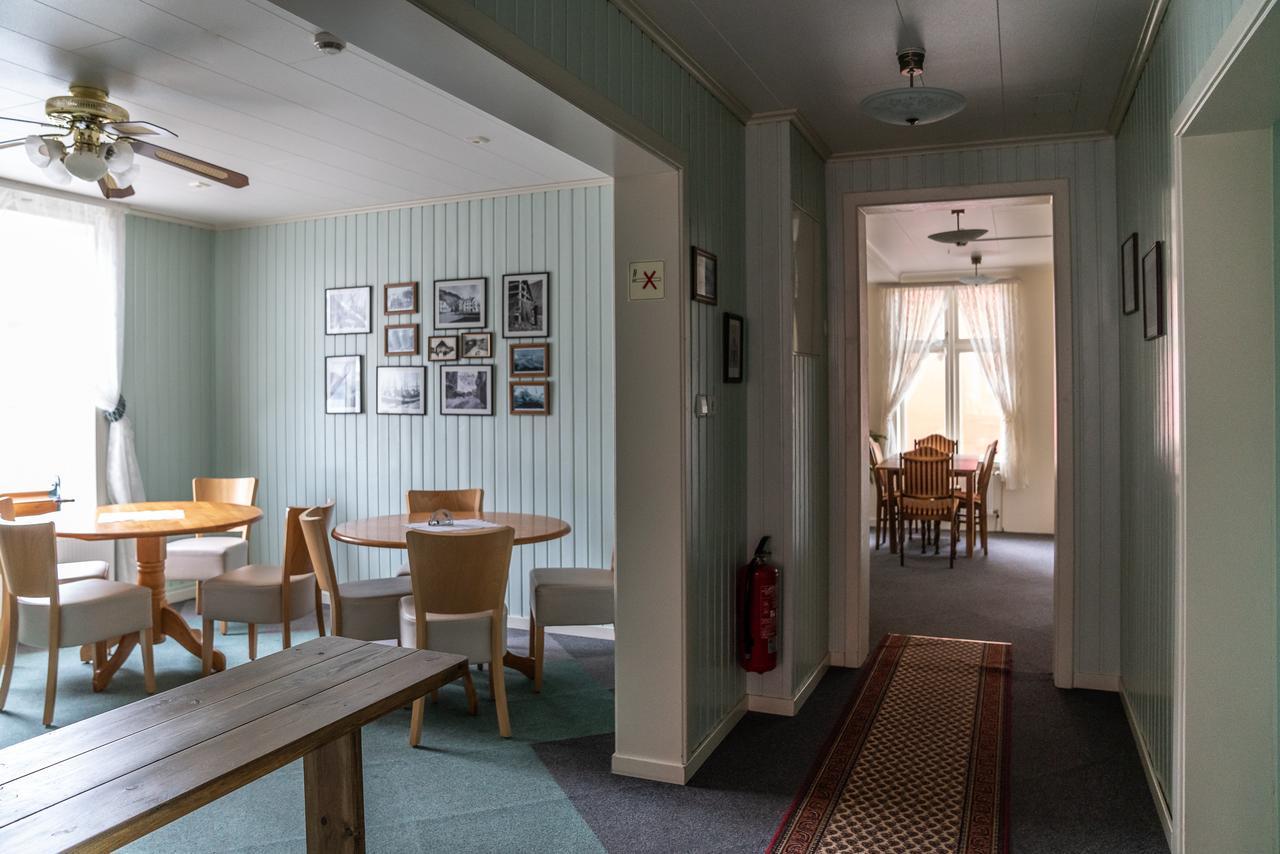 Guesthouse Ísafjördur - Gamla Ísafjörður Exteriör bild