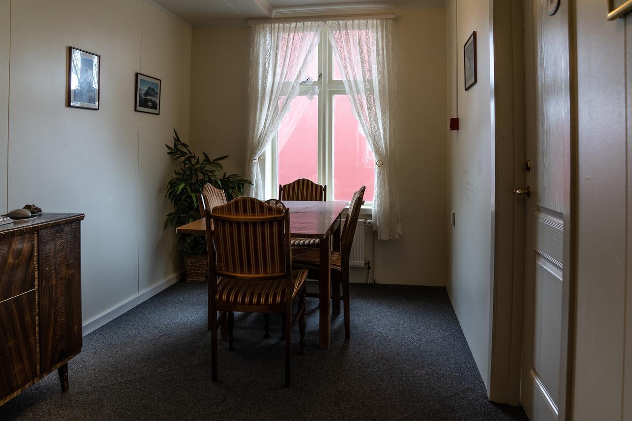 Guesthouse Ísafjördur - Gamla Ísafjörður Exteriör bild